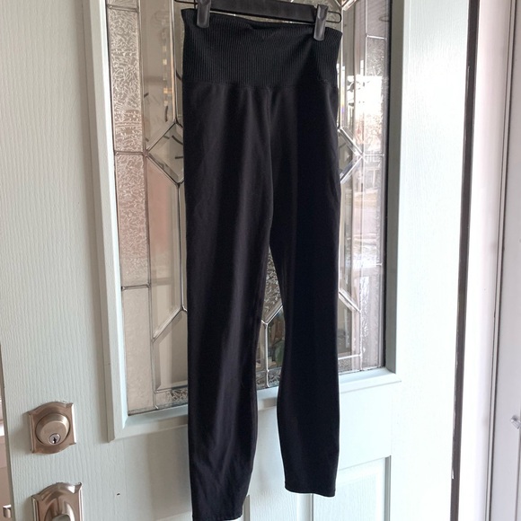 Vuori Pants - 52. Size Small VUORI Black Leggings With Ribbed Detail *no size tag
